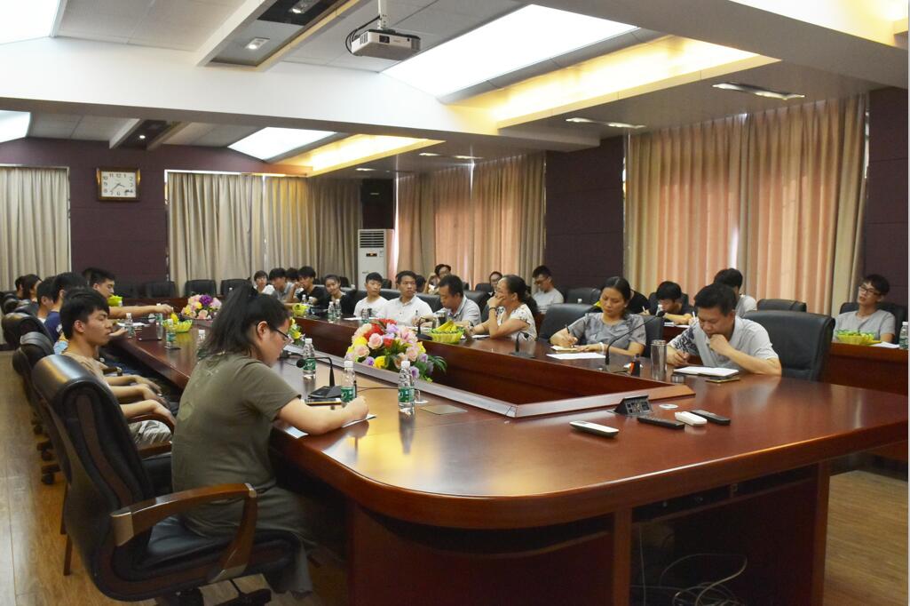 E:\太阳集团tyc官网入口\水产传媒中心\2017.6\优秀毕业生干部座谈会\1.jpg